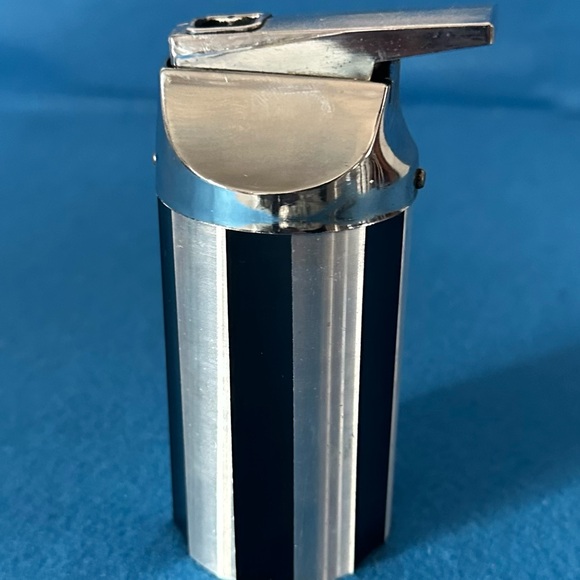 Vintage Ronson table lighter-no insert - Picture 4 of 9